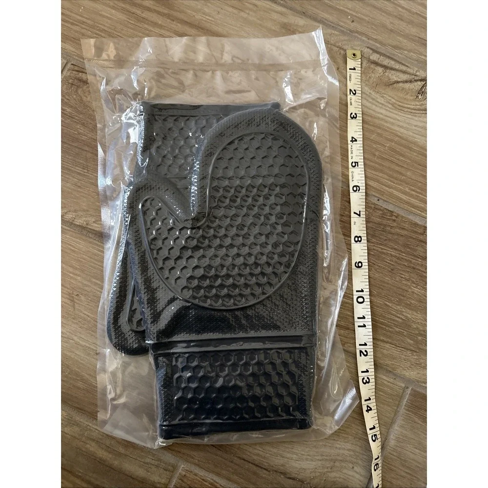 New Grip Heat & Slip Resistant Silicone Oven‎ Mitts Set Black